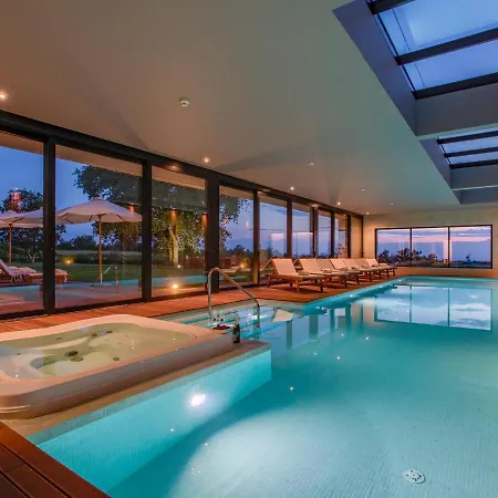 فيلة Stately In Baderna With Private Full Size Pool Stifanići